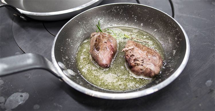 wood pigeon in pan