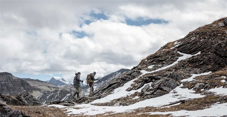 hunting in the himalayan mountains